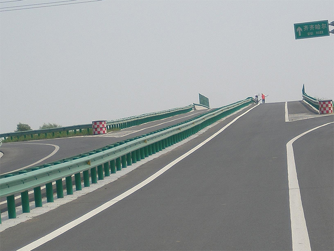 益阳高速公路护栏的材质与规格