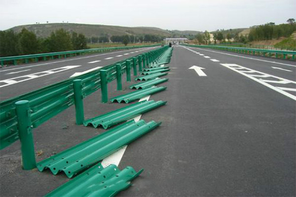 益阳波形护栏的维护与管理确保道路安全的关键步骤