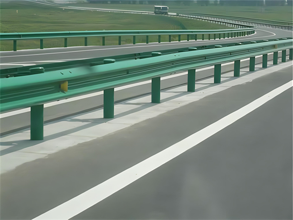 益阳高速护栏板守护安全广泛应用于多个行业